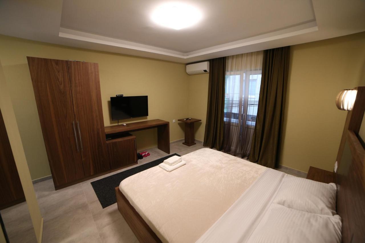 Hotel Centrum Titova Mitrovica 외부 사진