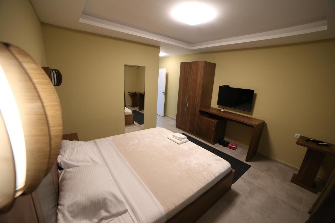 Hotel Centrum Titova Mitrovica 외부 사진